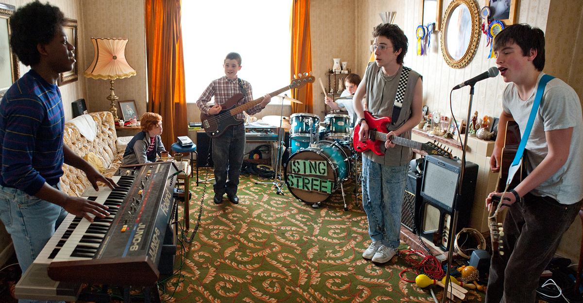 Escena 1 SING STREET - Este es tu momento